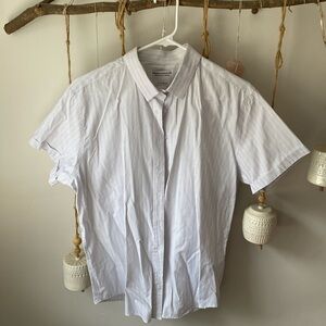 Androgynous Fox button down short sleeve XL